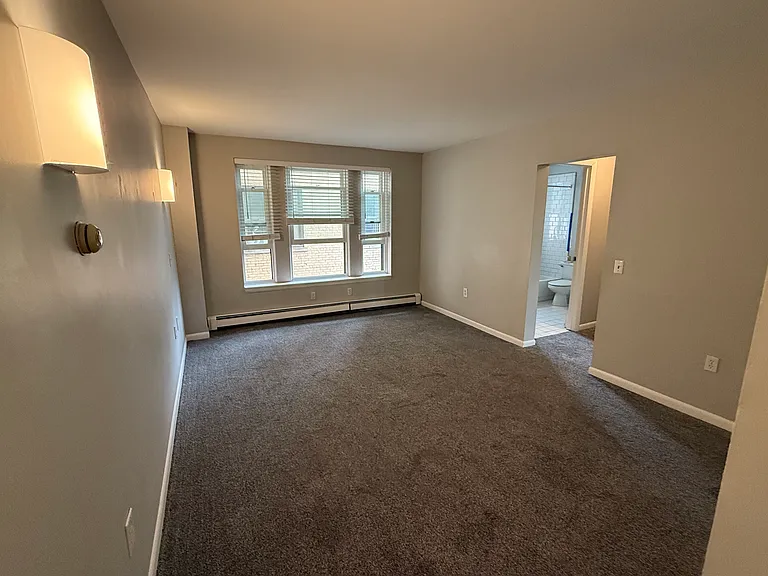 120 Seward St — Photo 9
