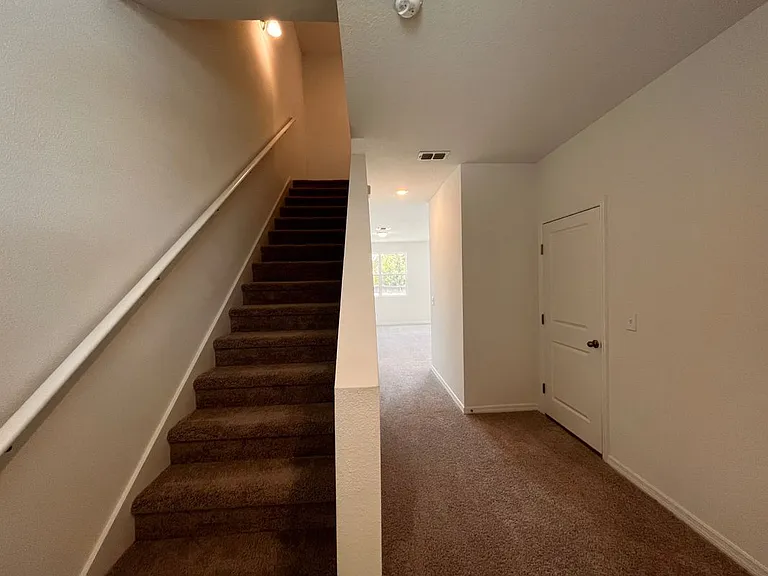 1004 Appleton St — Photo 5