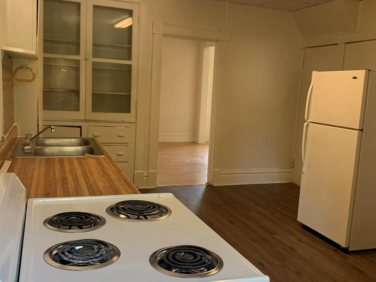 2 bed, 1000 sqft, $1,100 — Photo 2
