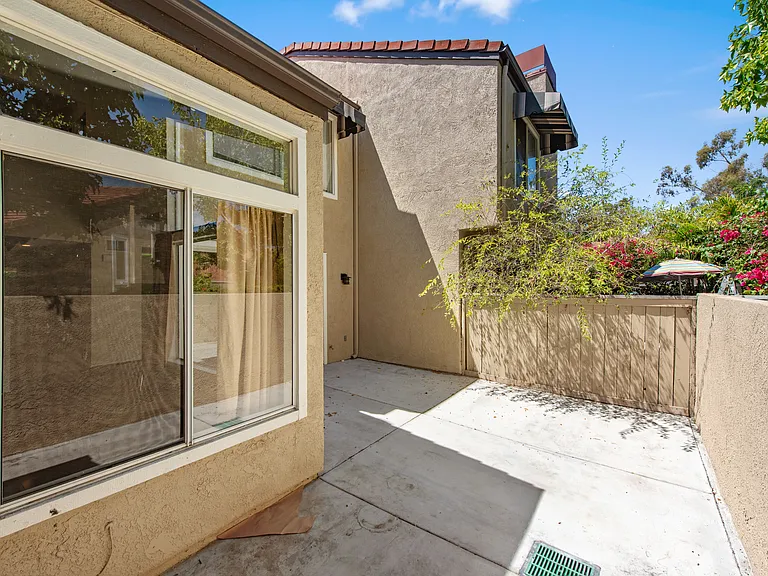 105 Stanford Ct — Photo 16
