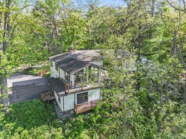971 Dutton Rd, Rochester Hills, MI 48306
