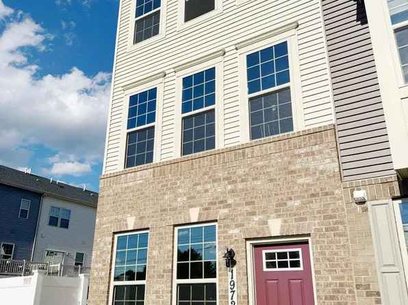 19722 Preservation Mews, Montgomery Village, MD 20886
