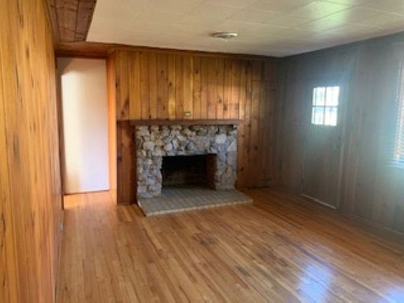 5th image of 3300 Kenilworth Ln
