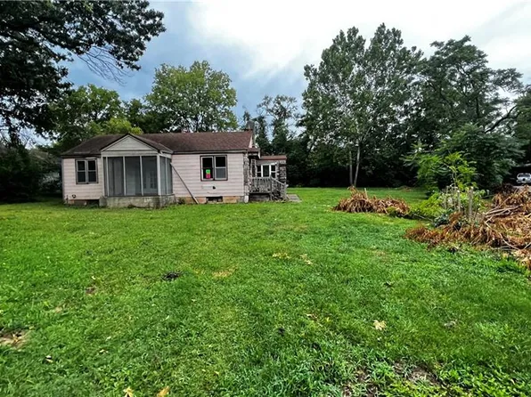 4415 August Ln, Kansas City, KS 66106