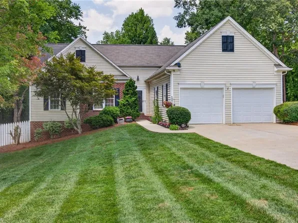 208 Cotswold Ln, King, NC 27021