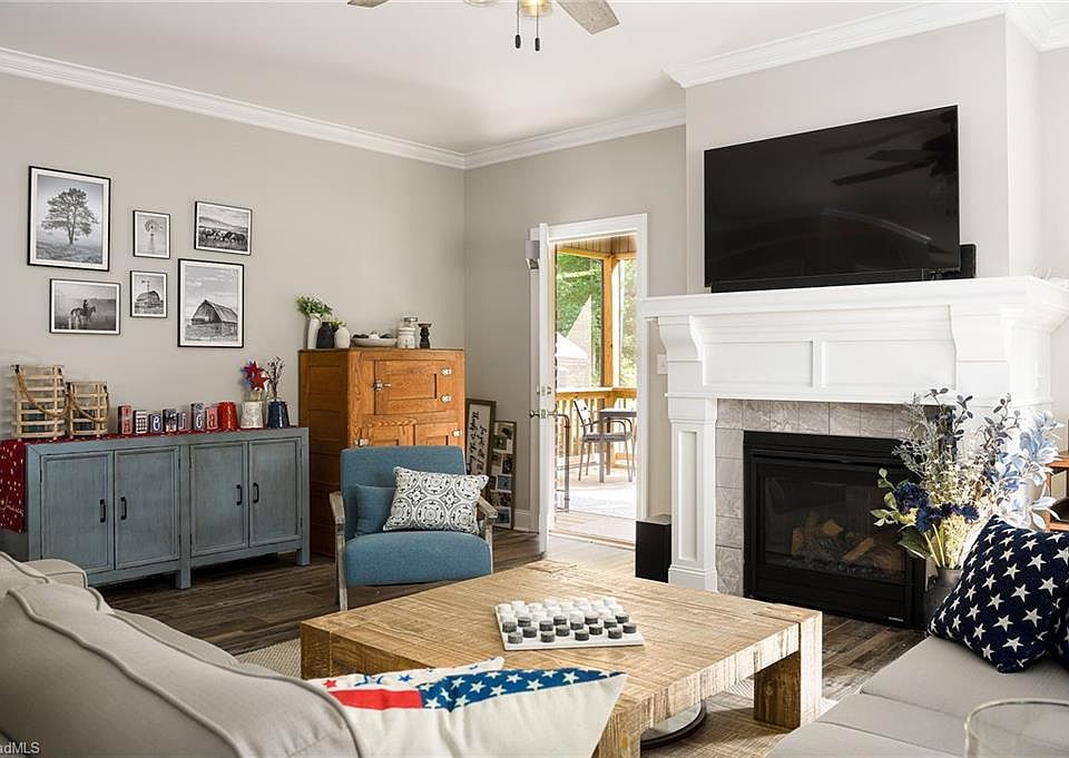 house on the hill ロンパース&ボンネ Peter Parker's House Is for Sale — but You Might Get Spider