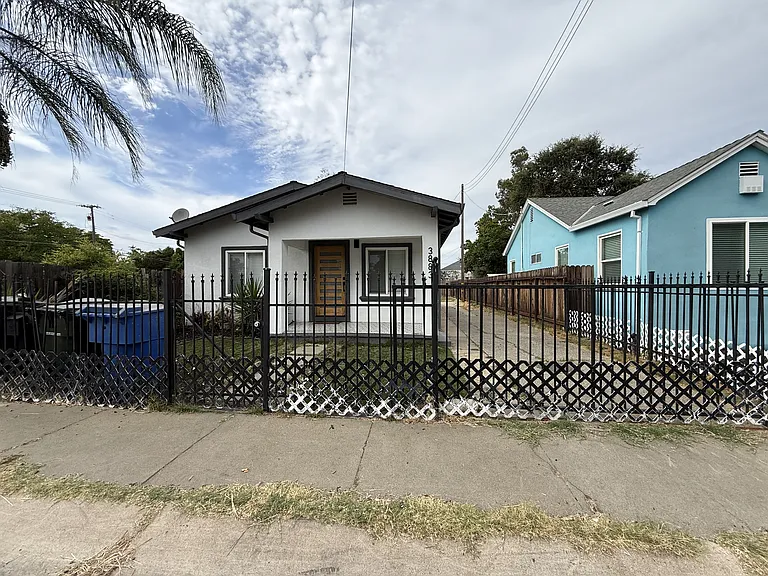 3883 12th Ave — Photo 2
