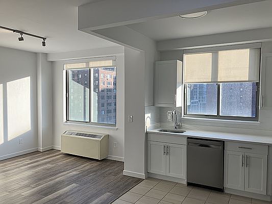 1st image of 556 3rd Ave APT 905