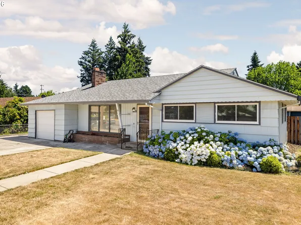 12652 NE Halsey St, Portland, OR 97230