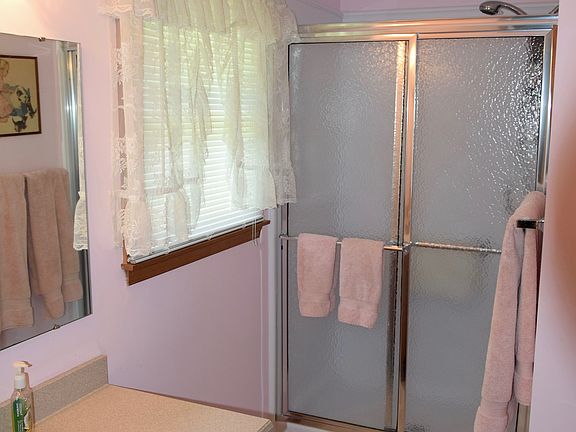 Master bath/ walk in shower