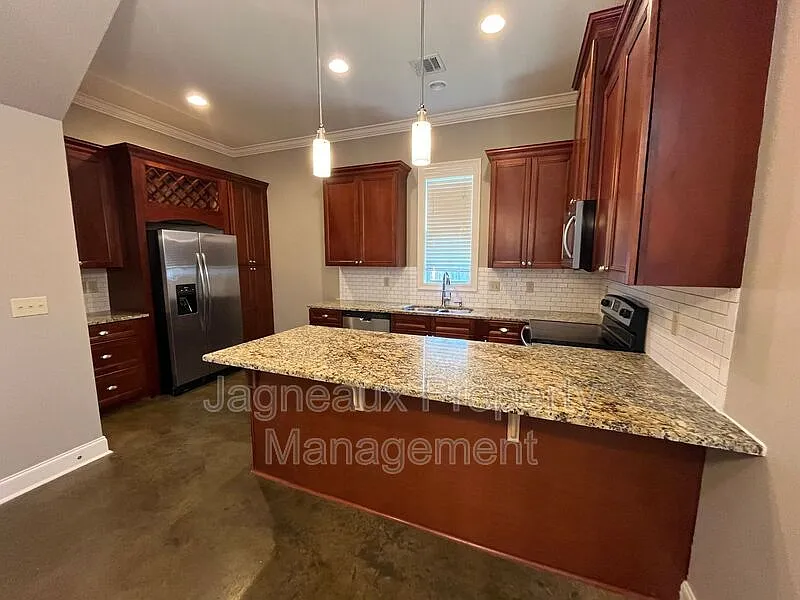 2 bed, 2.5 bath, 1260 sqft, $1,660 — Photo 2