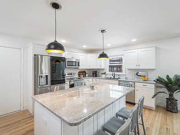 4th image of 215 Woodyard Dr