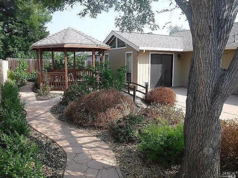 312 Larkspur Dr — Photo 10