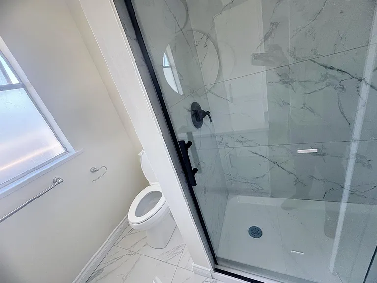 8620 Camden Cres — Photo 15