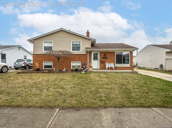 31753 Hazel St, Rockwood, MI 48173