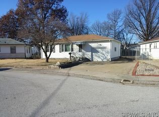 656 Edlawn St, Wood River, IL 62095