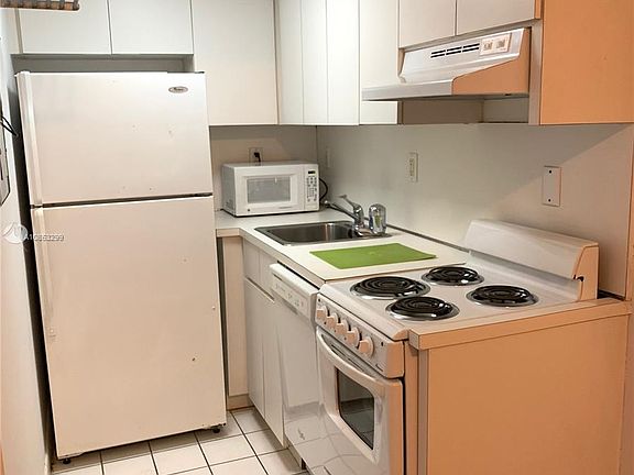 5th image of 1550 Drexel Ave APT 205