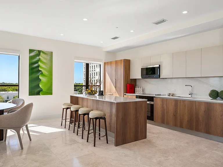 701 VALENCIA — Photo 12