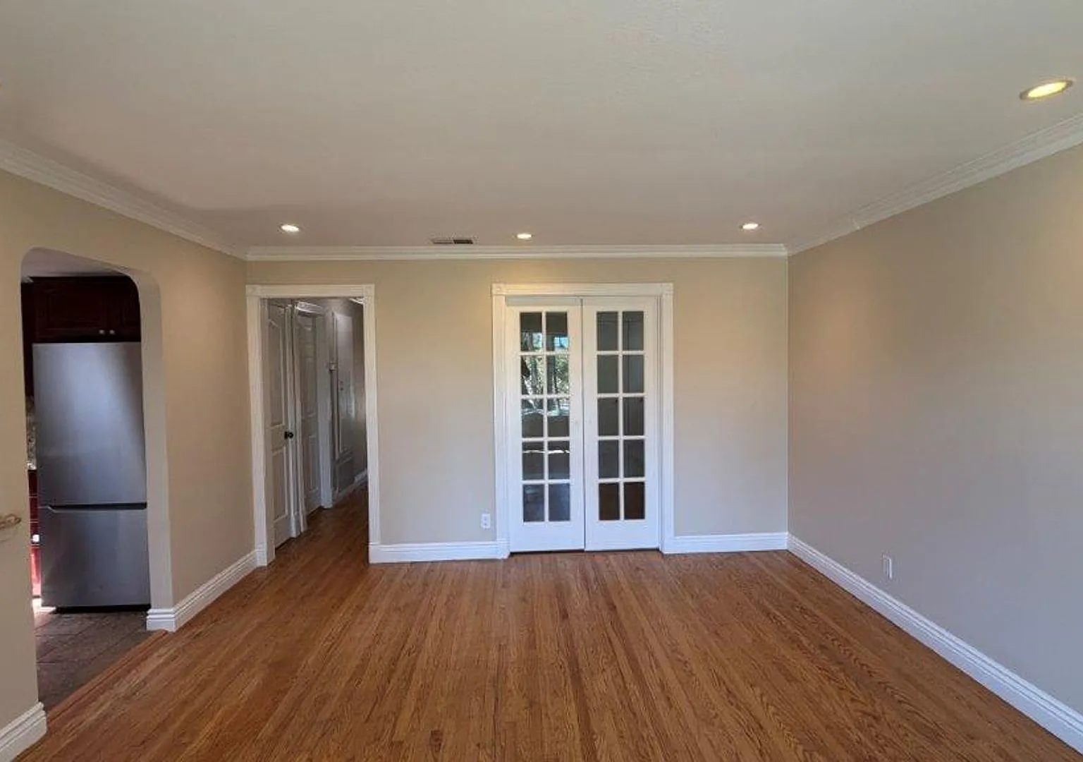 Beautiful Updated 4-Bedroom Martinez Home with Hardwood Floors, Backyard & Gardener Included — Photo 3