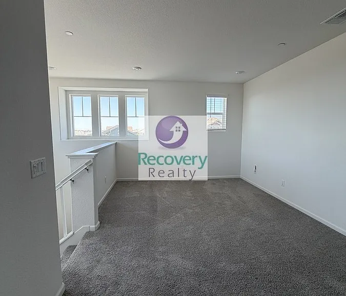621 Tower Ct — Photo 17