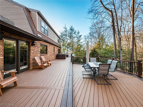 2nd image of 905 Center Ct