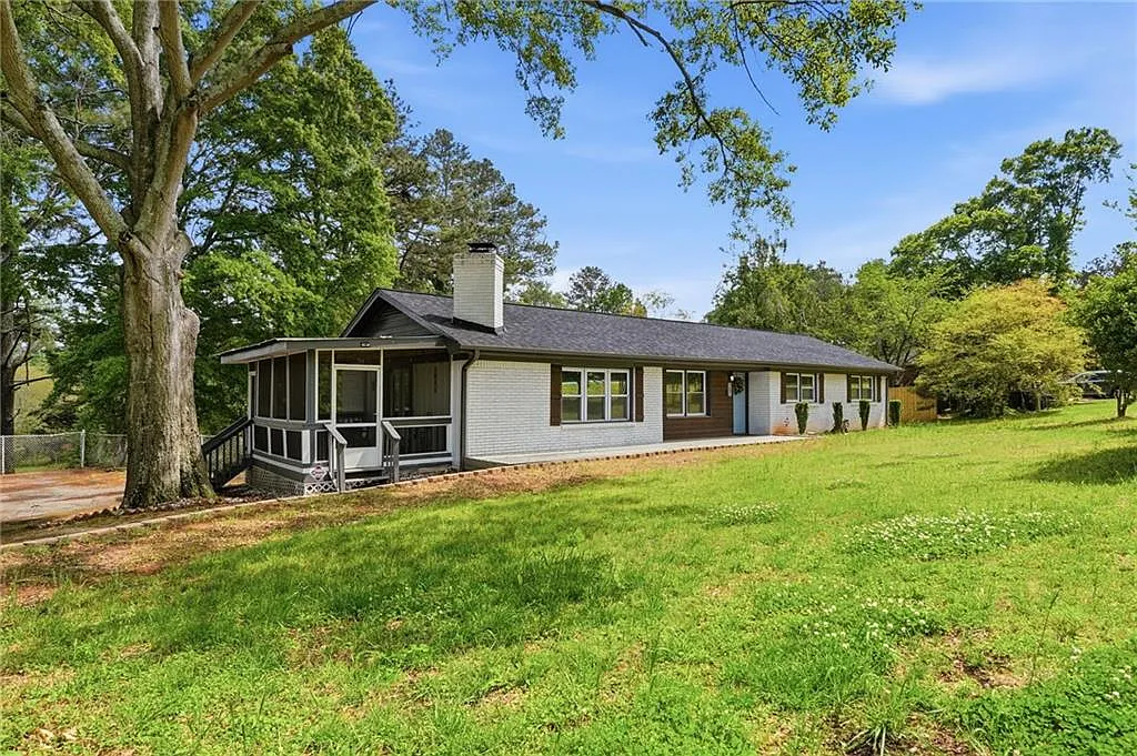 3 bed, 2.0 bath, 1474 sqft, $2,200 — Photo 2