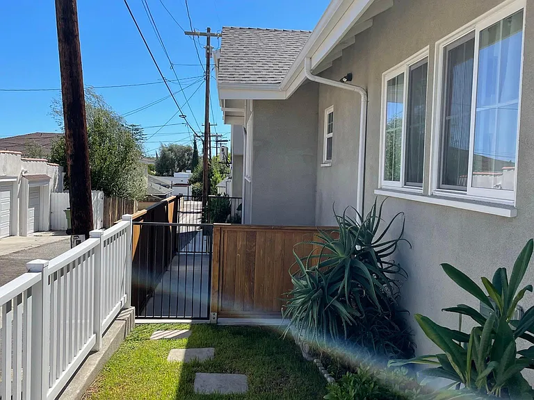 1231 W 9th St — Photo 21