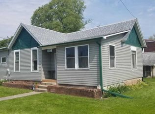 102 W Beaver St, Morocco, IN