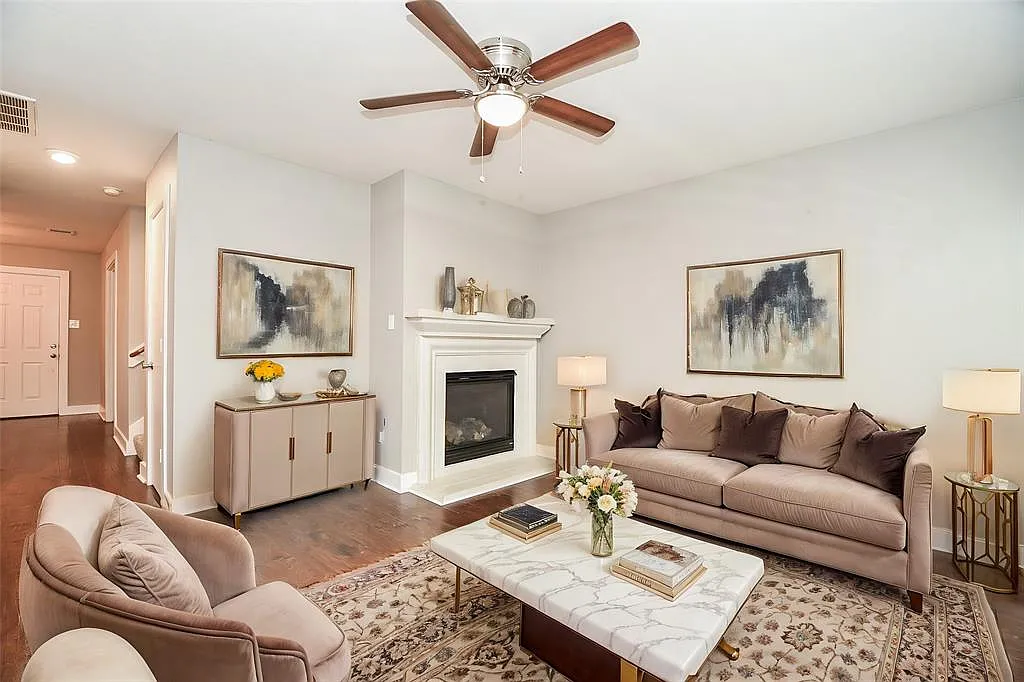 3 bed, 2.5 bath, 3687 sqft, $2,350 — Photo 1