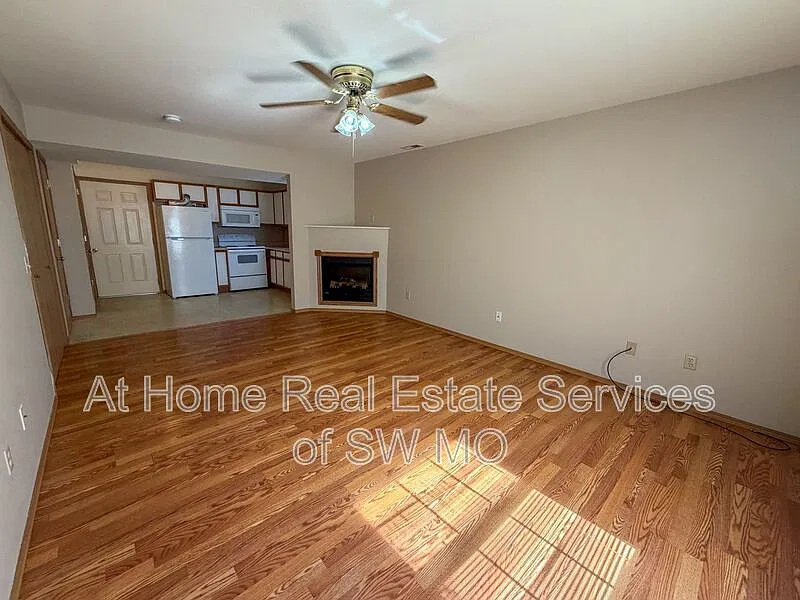 2 bed, 2.5 bath, 1100 sqft, $1,130 — Photo 2