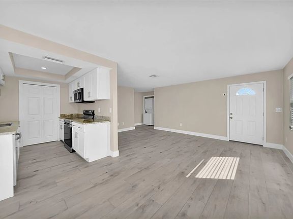 4th image of 3722 Rosemary Dr #2