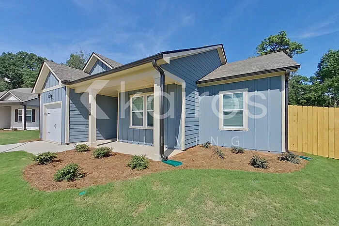 3 bed, 2.0 bath, 1152 sqft, $1,650 — Photo 3