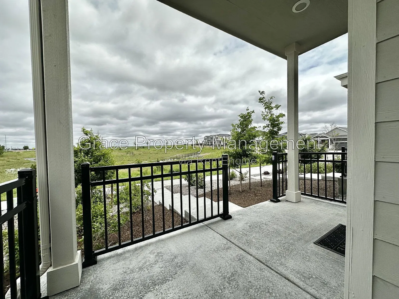 3 bed, 2.5 bath, 1405 sqft, $2,645 — Photo 2