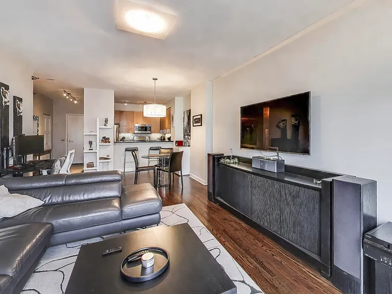 330 N Jefferson St #1703 — Photo 8