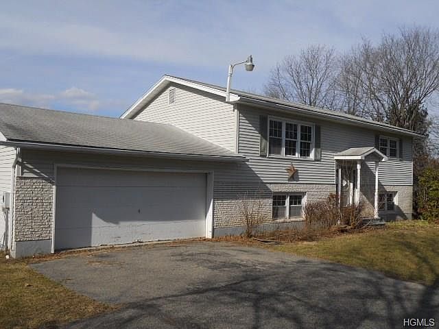 1st image of 25 Claire Dr