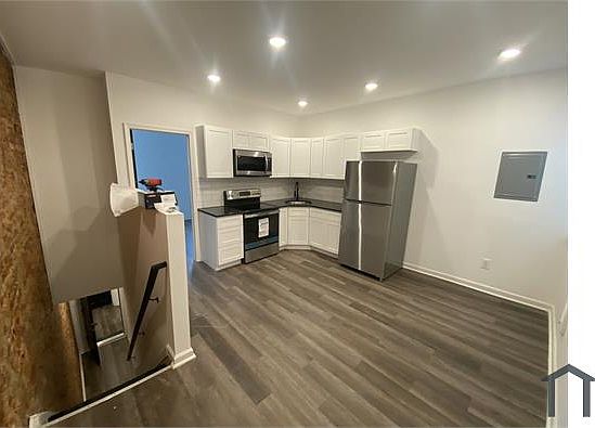 1st image of 6216 Dickens Ave #2