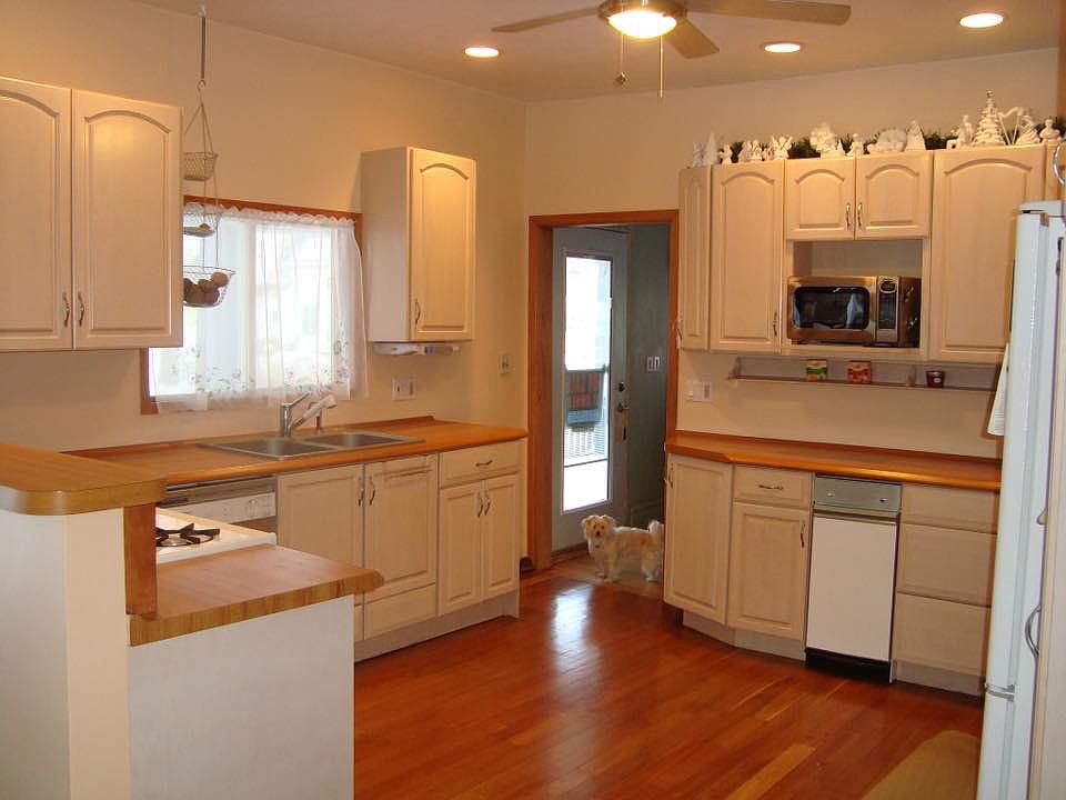 1st image of 132 E Onota St