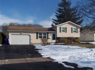 76 Cobleskill Dr, Rochester, NY 14626