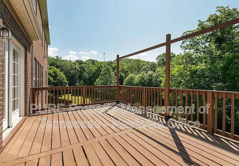 1214 Broadmoor Cir — Photo 37