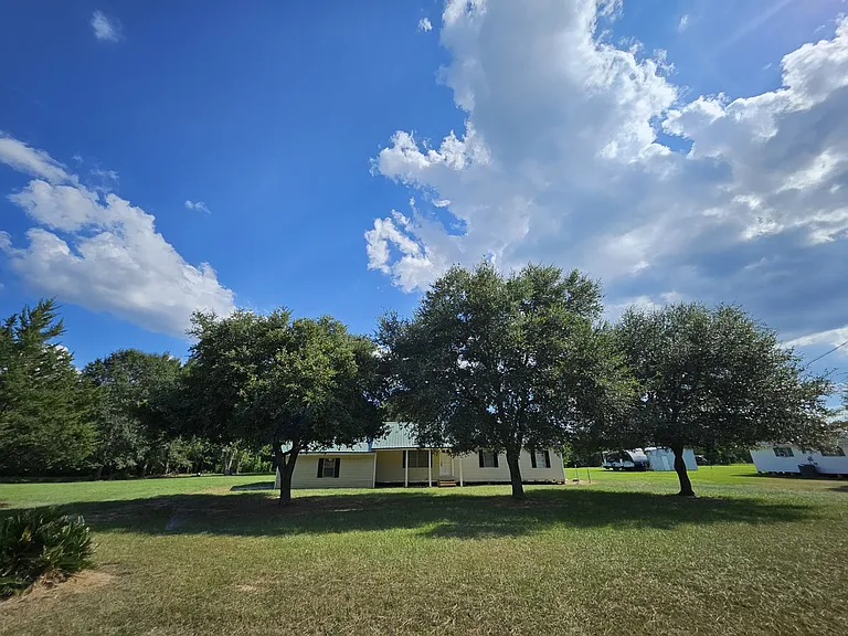 1522 Peach Tree Ln — Photo 1