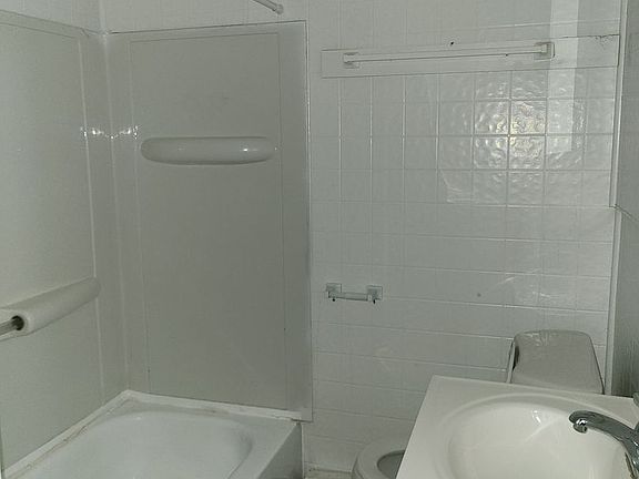 4th image of 671 Highland Way APT 1