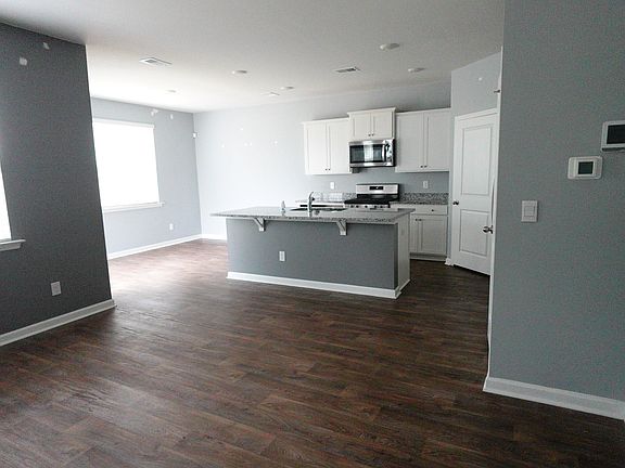4th image of 127 Blossom Wood Ln
