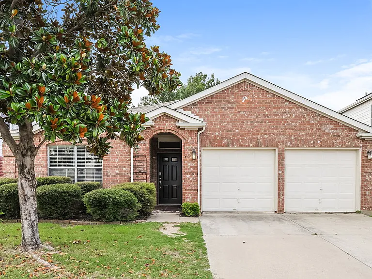833 Lariat Dr — Photo 1