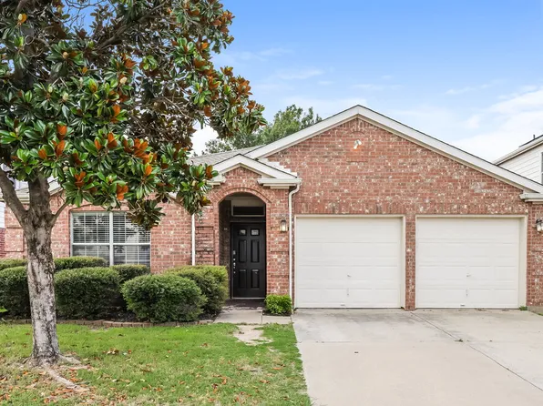 833 Lariat Dr, Saginaw, TX 76131