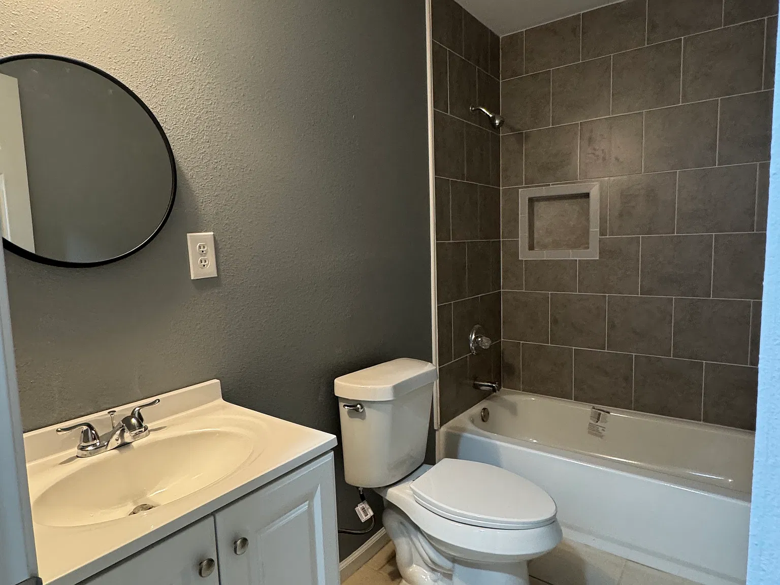 3 bed, 1.5 bath, $1,400 — Photo 3