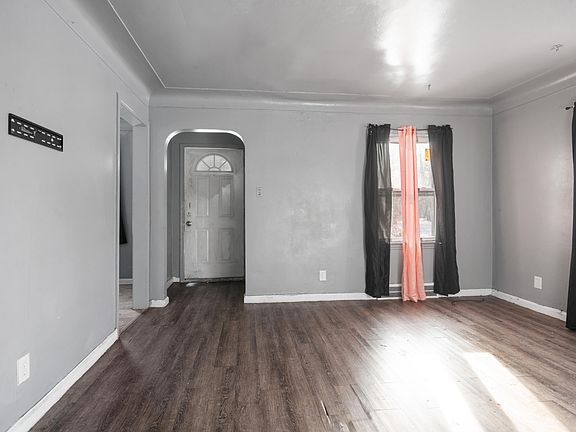 4th image of 11801 Elmdale St