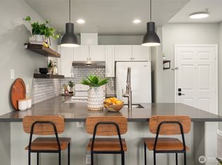 3221 SW Avalon Way APT 301, Seattle, WA 98126