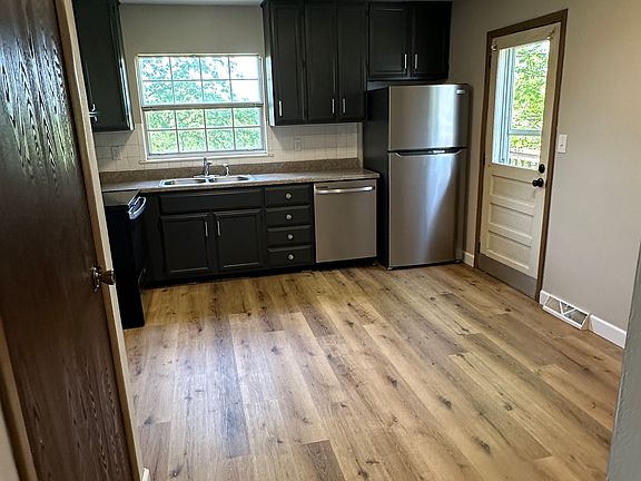 2nd image of 518 Lakeview Heights Dr #B