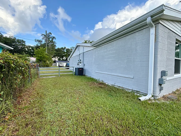 1319 NE 34th Ave — Photo 24