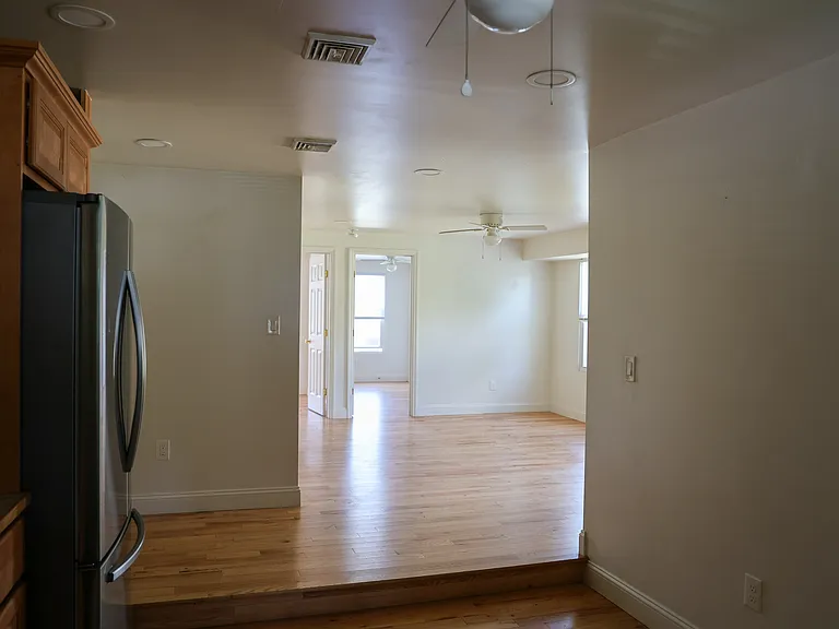 10 Pine St #3 — Photo 3
